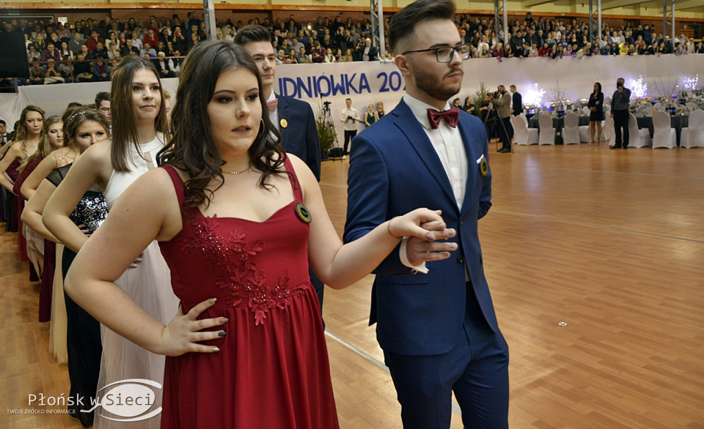 Maturzyści z Rutek na studniówkowym balu