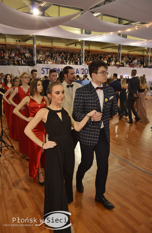 Maturzyści z Rutek na studniówkowym balu