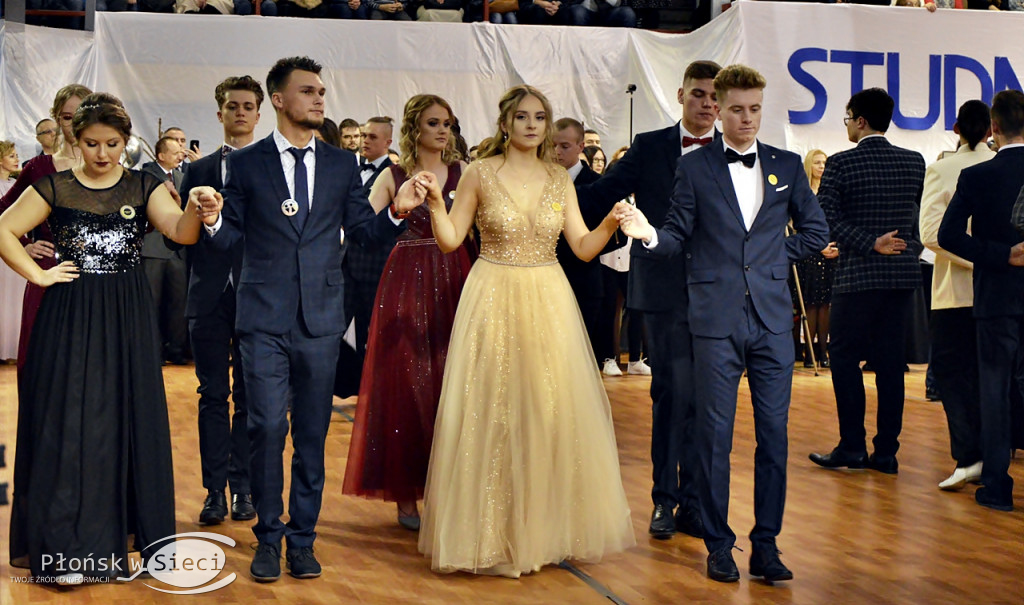 Maturzyści z Rutek na studniówkowym balu