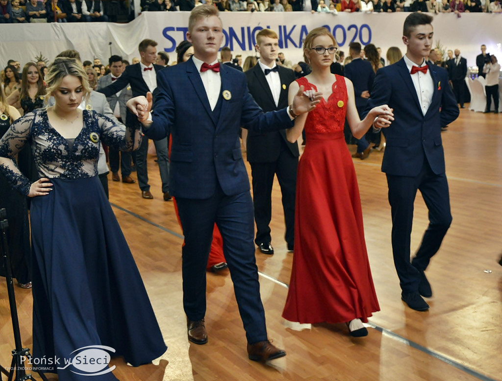 Maturzyści z Rutek na studniówkowym balu