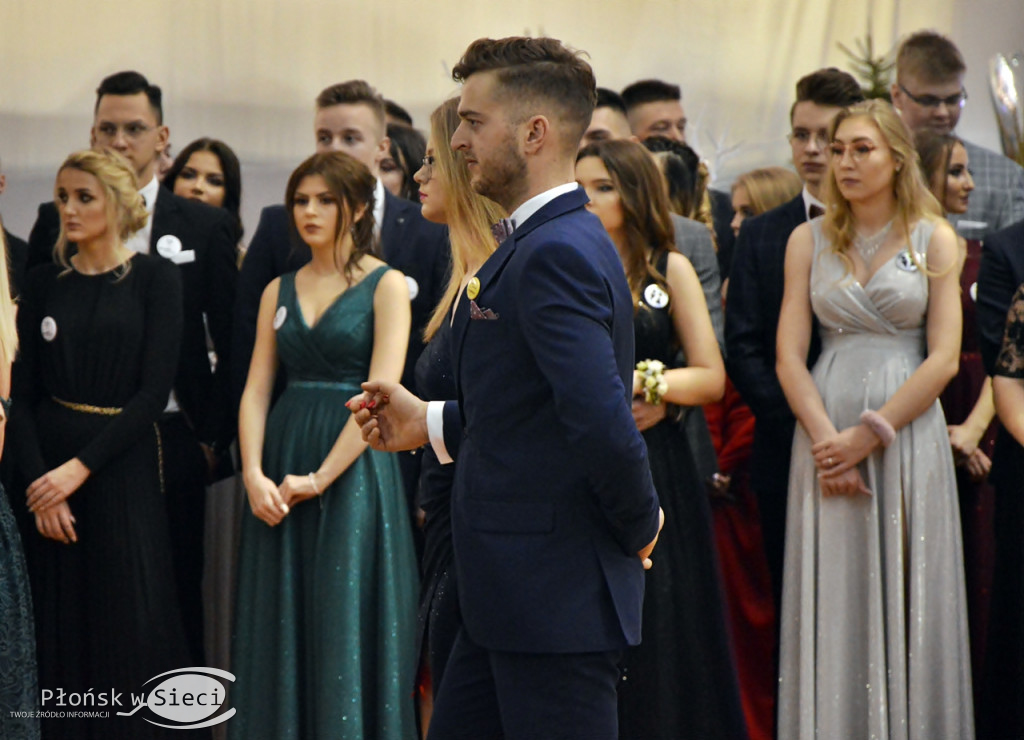 Maturzyści z Rutek na studniówkowym balu