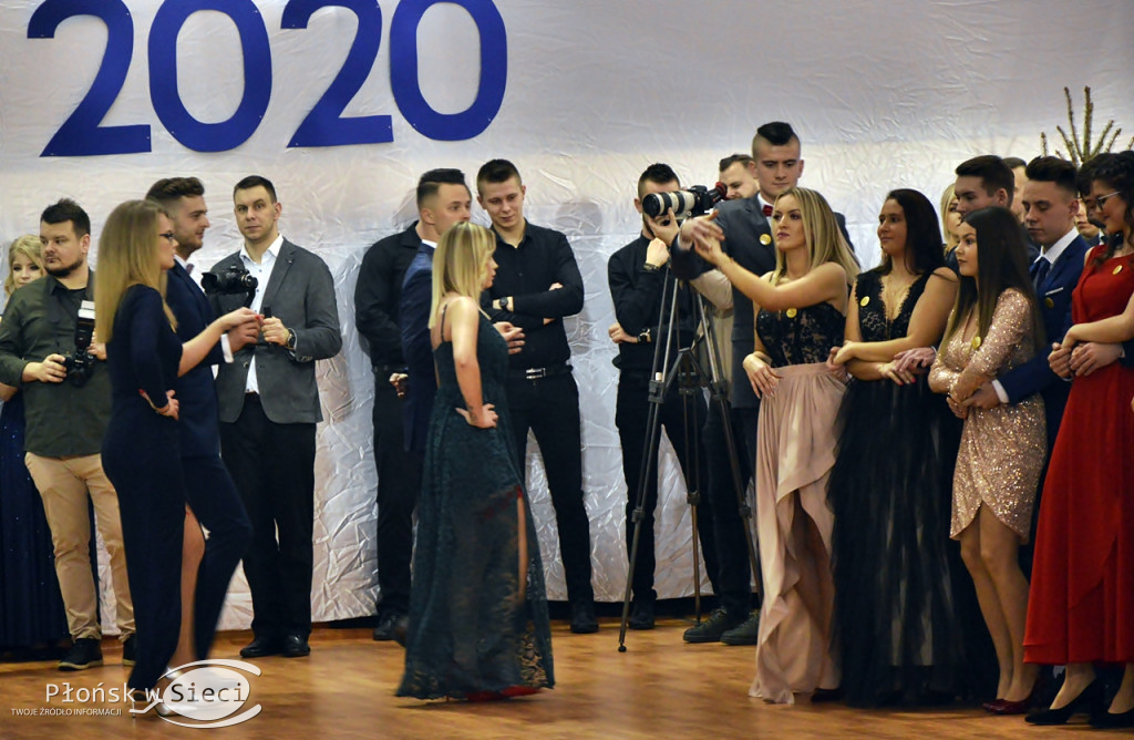 Maturzyści z Rutek na studniówkowym balu