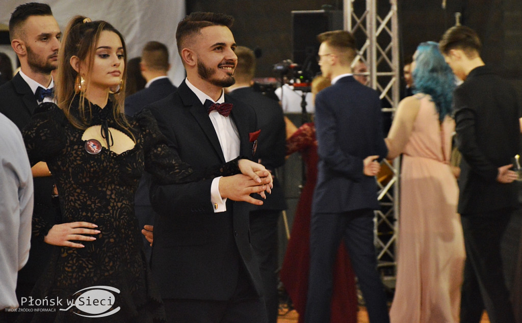 Maturzyści z Rutek na studniówkowym balu