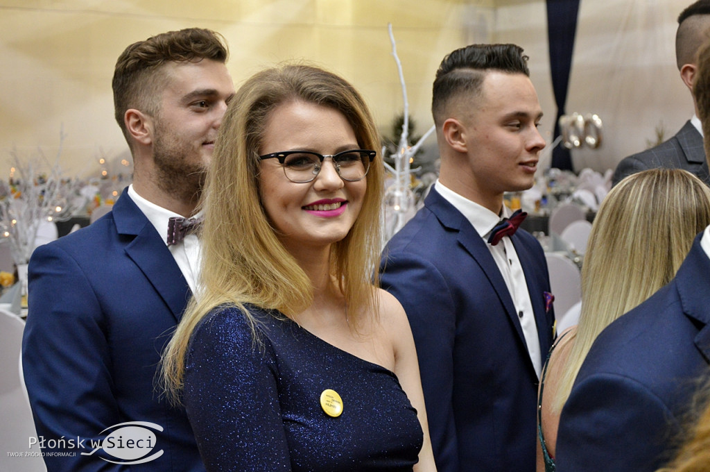 Maturzyści z Rutek na studniówkowym balu
