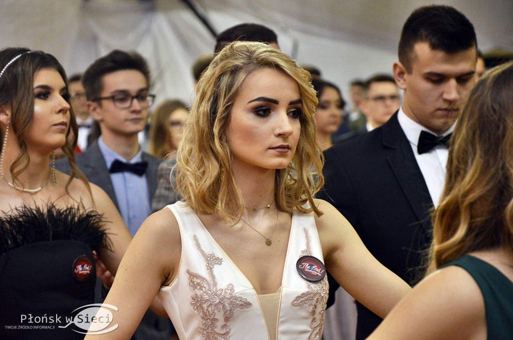 Maturzyści z Rutek na studniówkowym balu