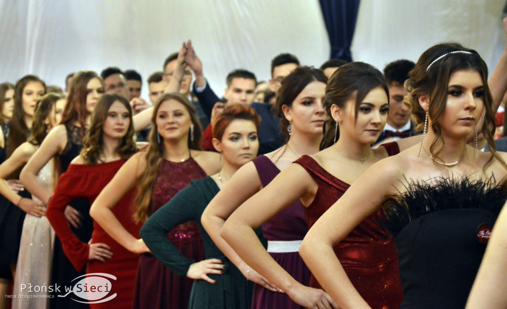 Maturzyści z Rutek na studniówkowym balu