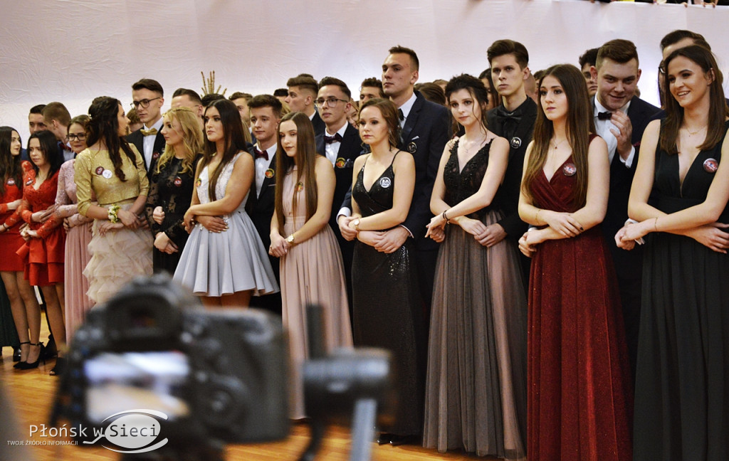 Maturzyści z Rutek na studniówkowym balu