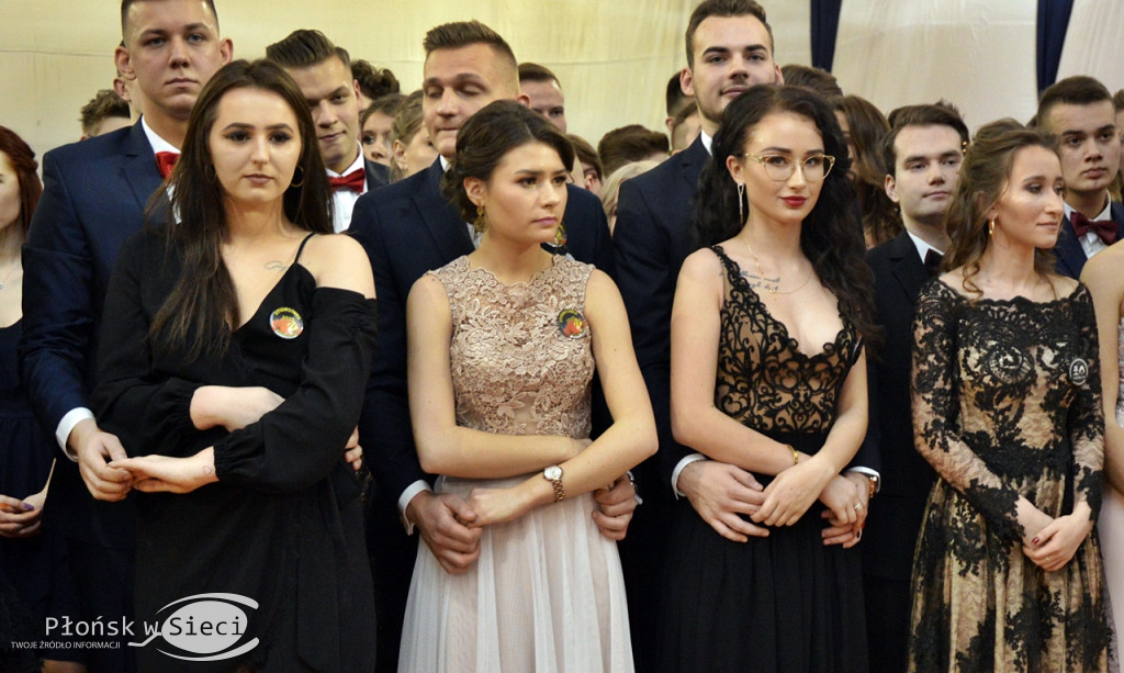 Maturzyści z Rutek na studniówkowym balu