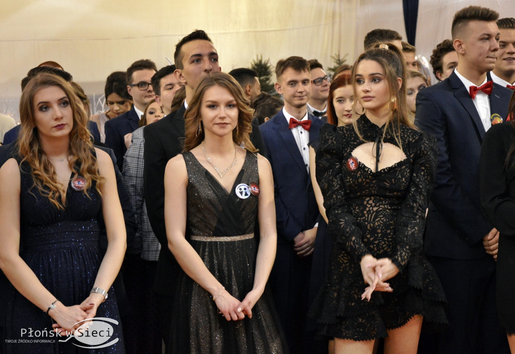 Maturzyści z Rutek na studniówkowym balu