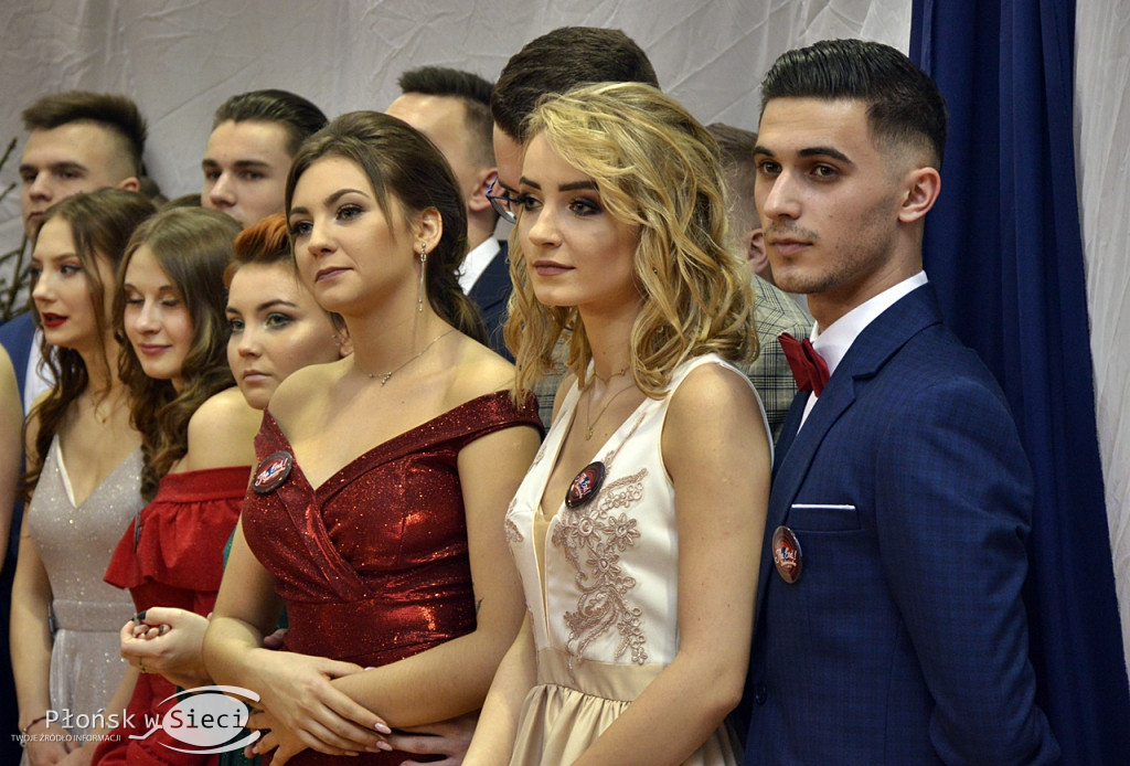 Maturzyści z Rutek na studniówkowym balu