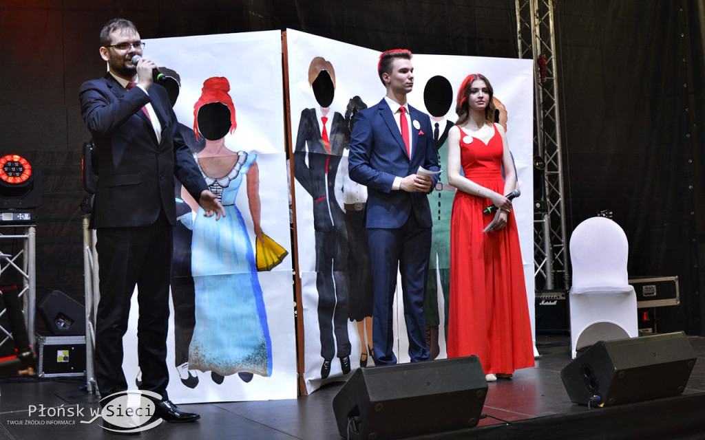 Maturzyści z Rutek na studniówkowym balu