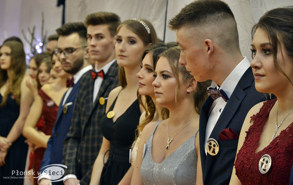 Maturzyści z Rutek na studniówkowym balu