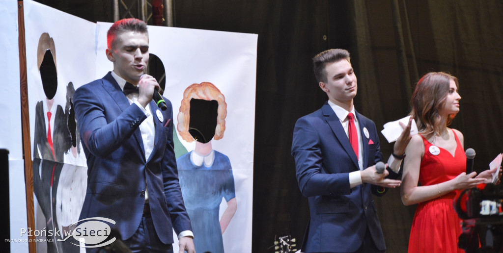 Maturzyści z Rutek na studniówkowym balu