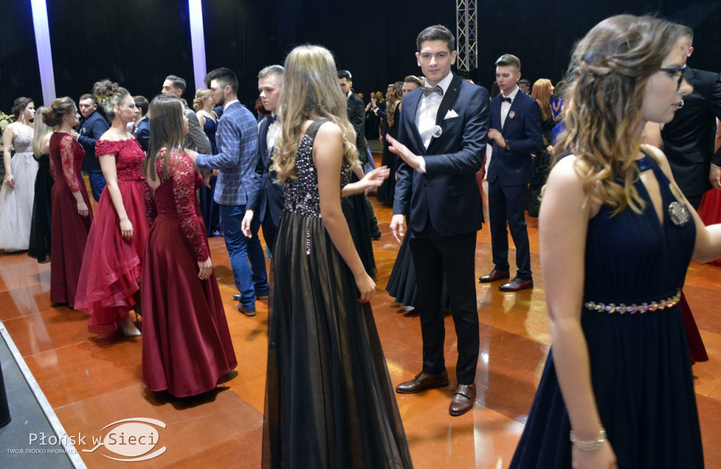 Studniówkowe ostatki w Płońsku - bawiło się I LO