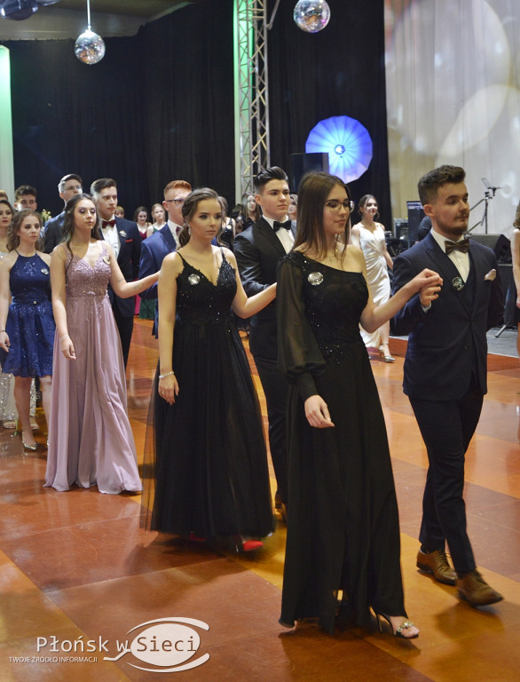 Studniówkowe ostatki w Płońsku - bawiło się I LO