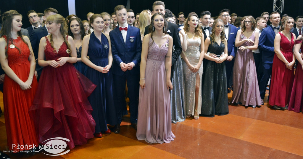 Studniówkowe ostatki w Płońsku - bawiło się I LO