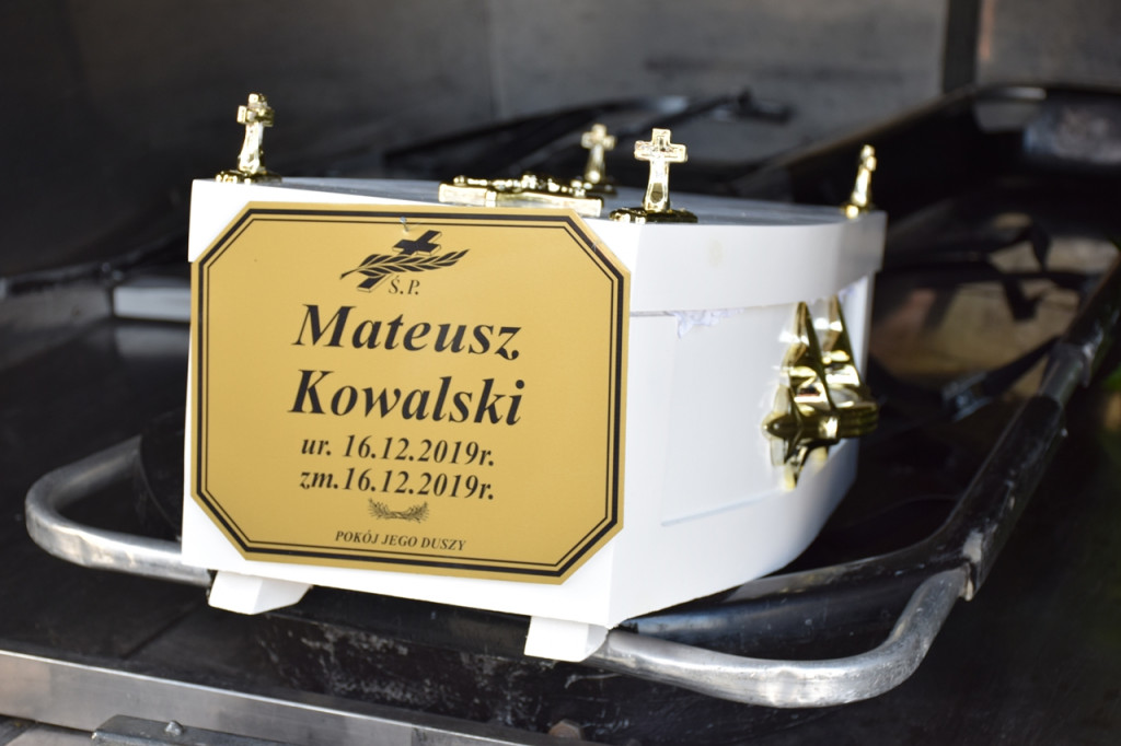 Pogrzeb Mateuszka, noworodka znalezionego w płońskiej sortowni