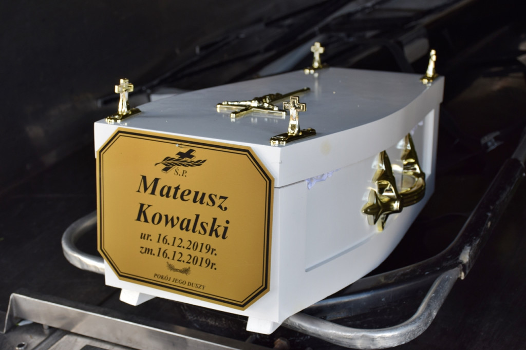 Pogrzeb Mateuszka, noworodka znalezionego w płońskiej sortowni