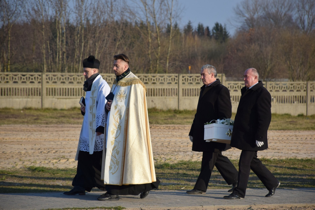 Pogrzeb Mateuszka, noworodka znalezionego w płońskiej sortowni