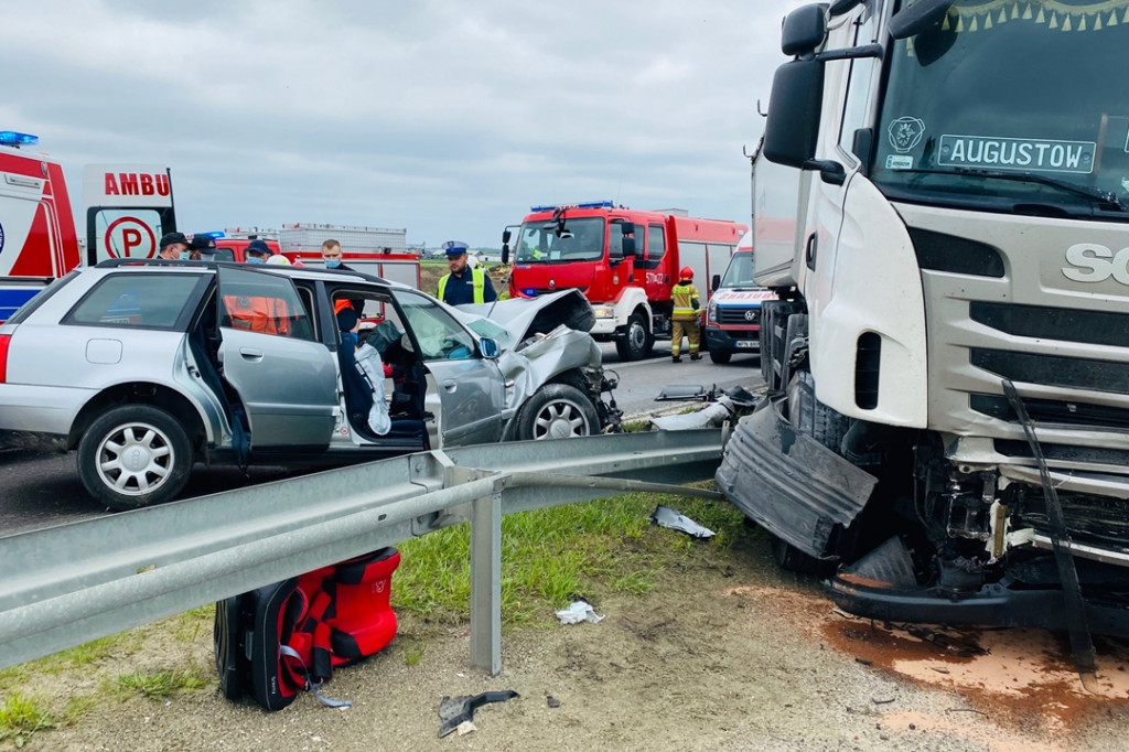 Tragiczne, czołowe zderzenie tira z osobówką