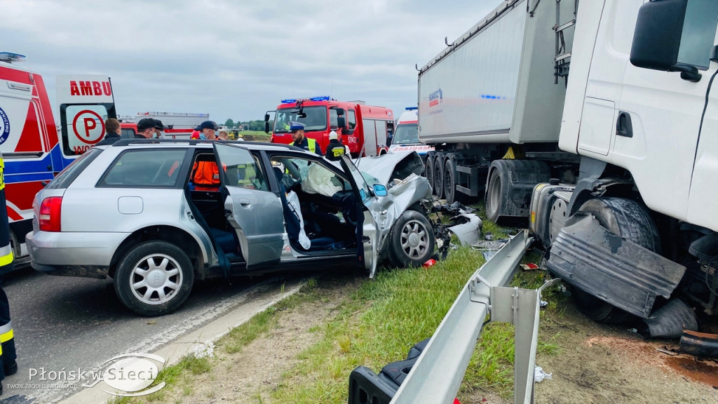 Tragiczne, czołowe zderzenie tira z osobówką