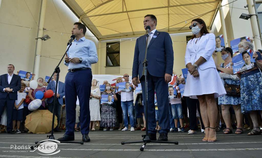 Rafał Trzaskowski na tarasie płońskiego MCK-u
