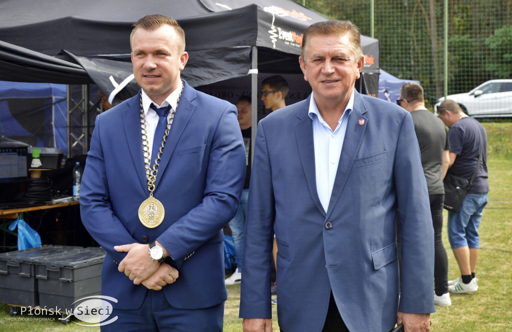 Impreza pod chmurką w Karolinowie