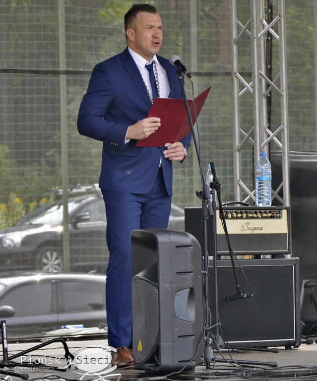 Impreza pod chmurką w Karolinowie