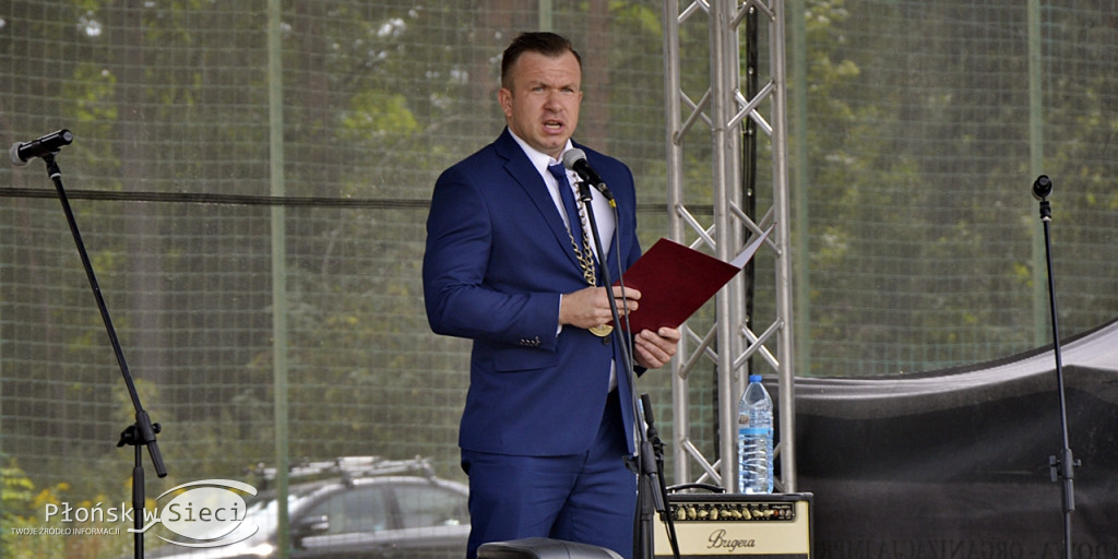 Impreza pod chmurką w Karolinowie