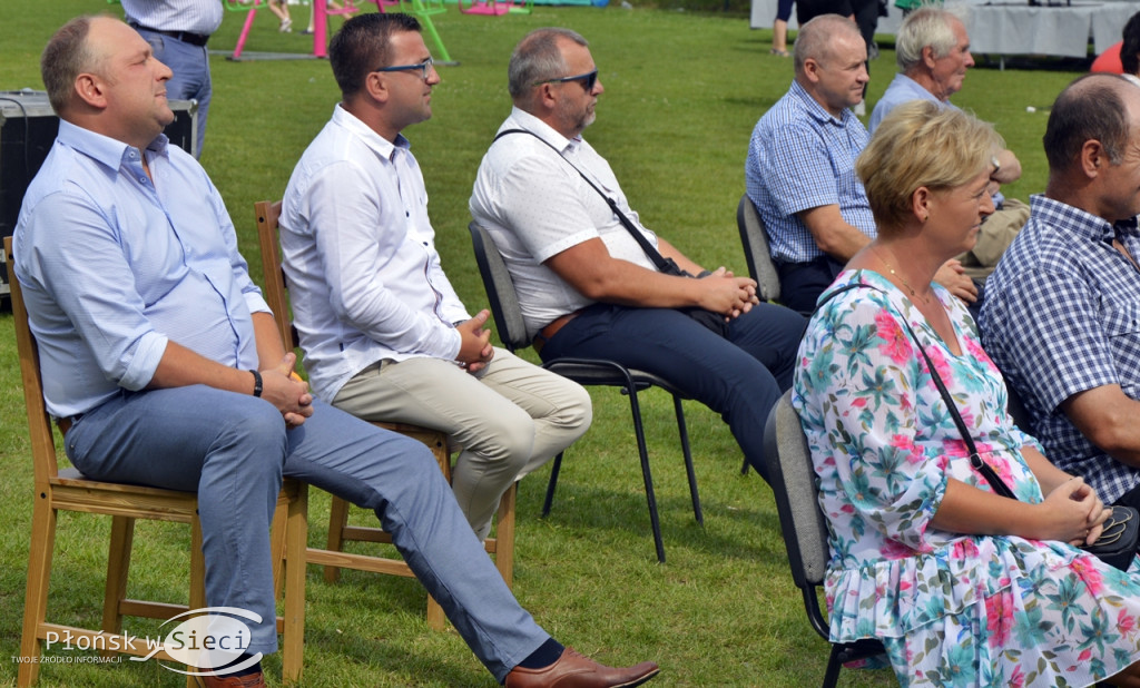 Impreza pod chmurką w Karolinowie