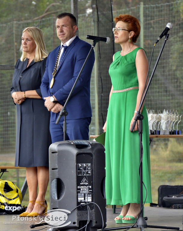 Impreza pod chmurką w Karolinowie