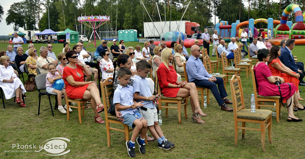 Impreza pod chmurką w Karolinowie