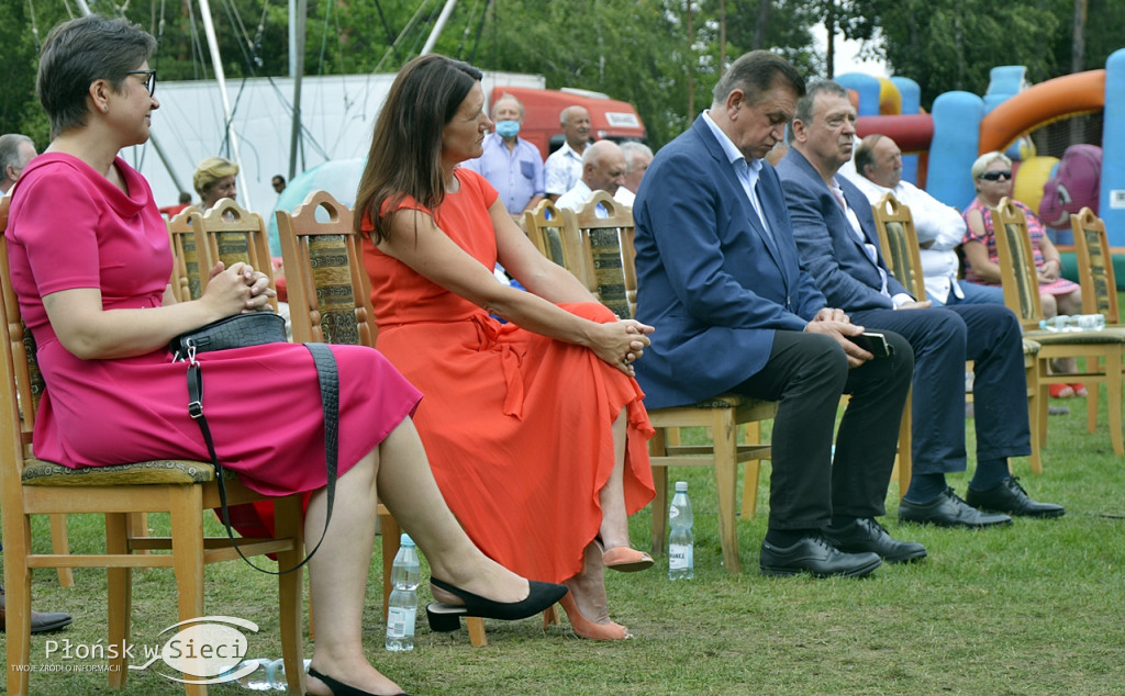 Impreza pod chmurką w Karolinowie
