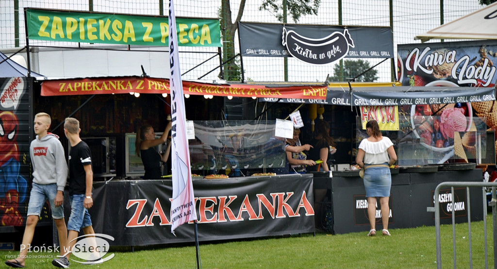Impreza pod chmurką w Karolinowie