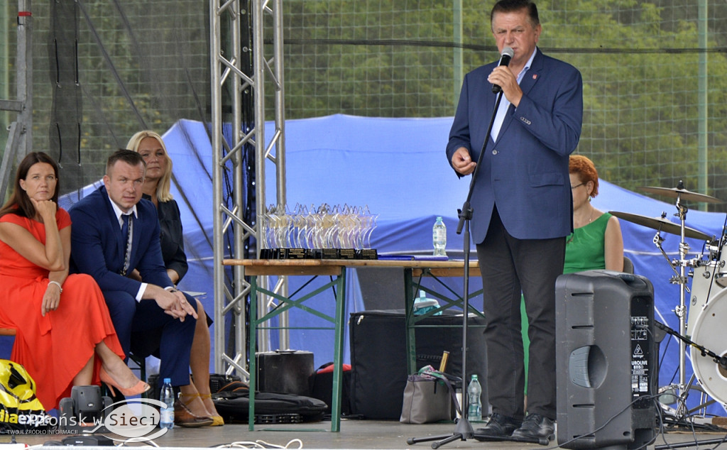 Impreza pod chmurką w Karolinowie