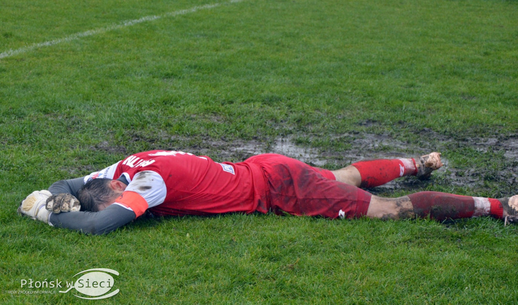 Derby Błękitni vs. Sona w strugach deszczu