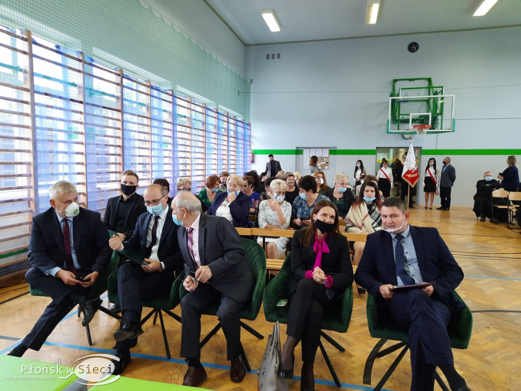 Podstawówka w Kucicach z patronem i sztandarem