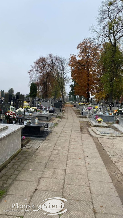 Płoński cmentarz i okolica 1 listopada...