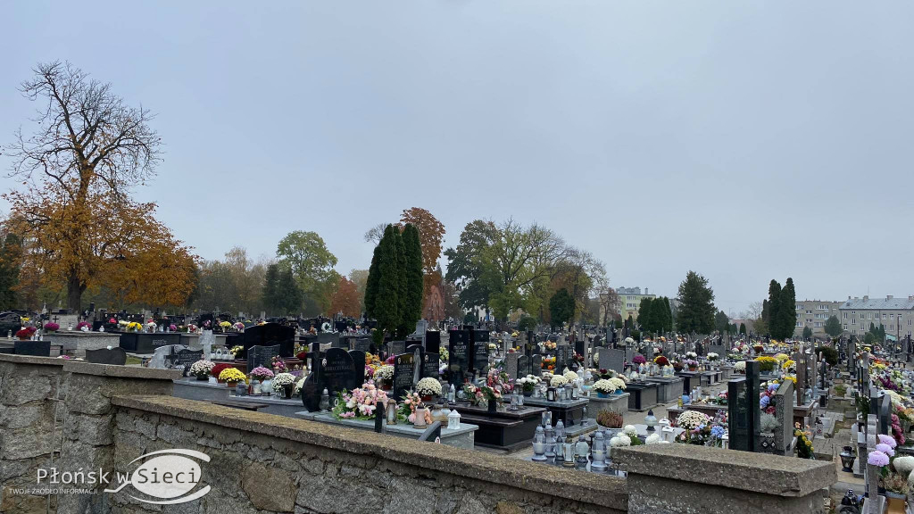 Płoński cmentarz i okolica 1 listopada...