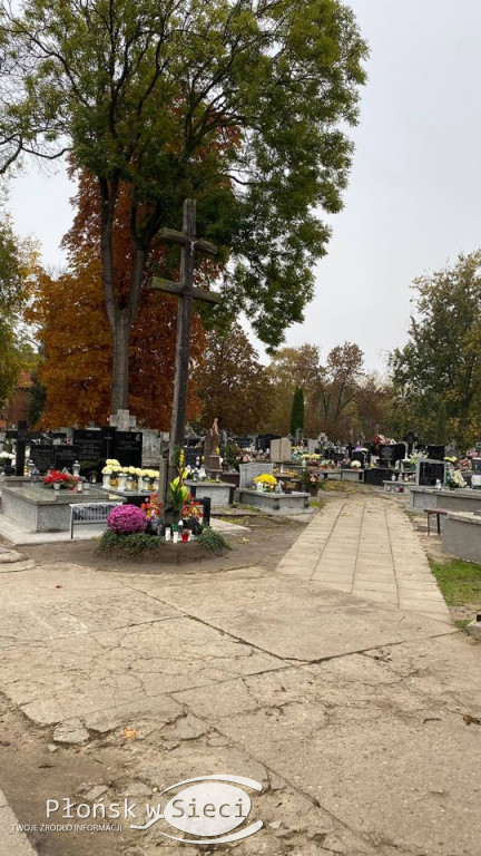 Płoński cmentarz i okolica 1 listopada...