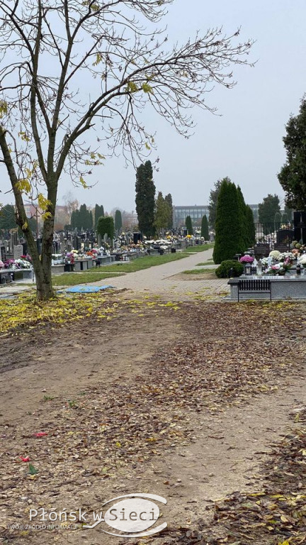 Płoński cmentarz i okolica 1 listopada...