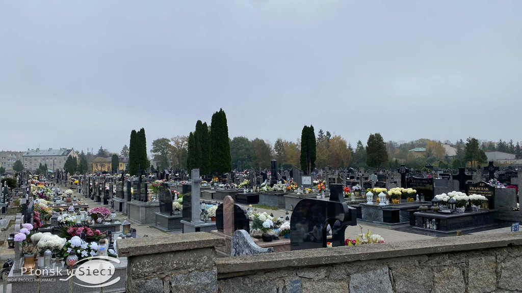 Płoński cmentarz i okolica 1 listopada...