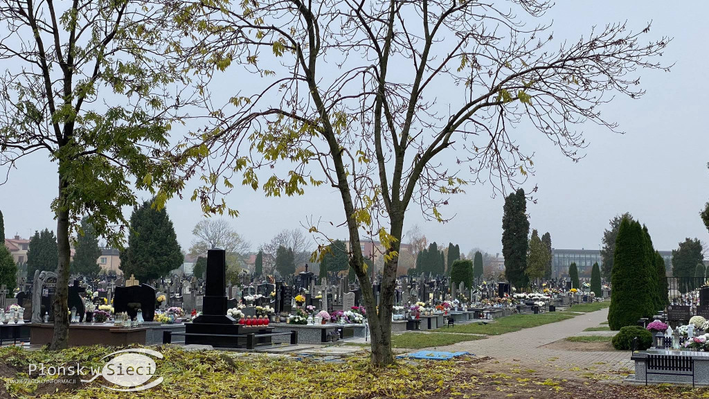 Płoński cmentarz i okolica 1 listopada...
