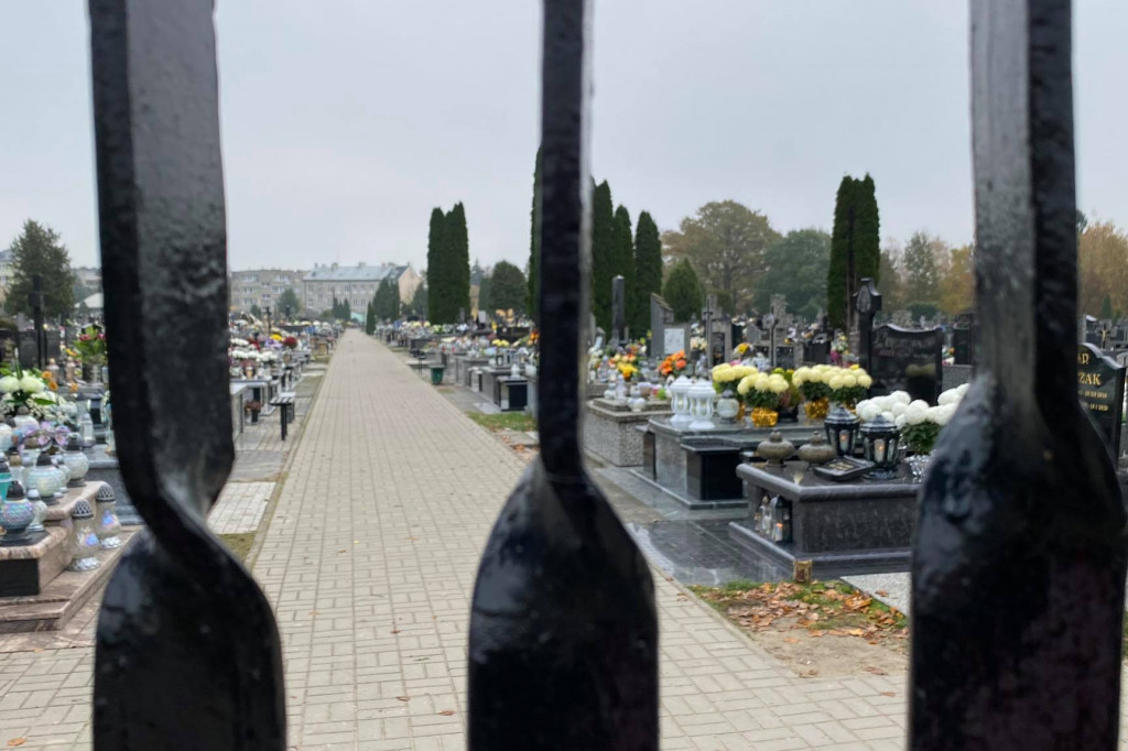 Płoński cmentarz i okolica 1 listopada...