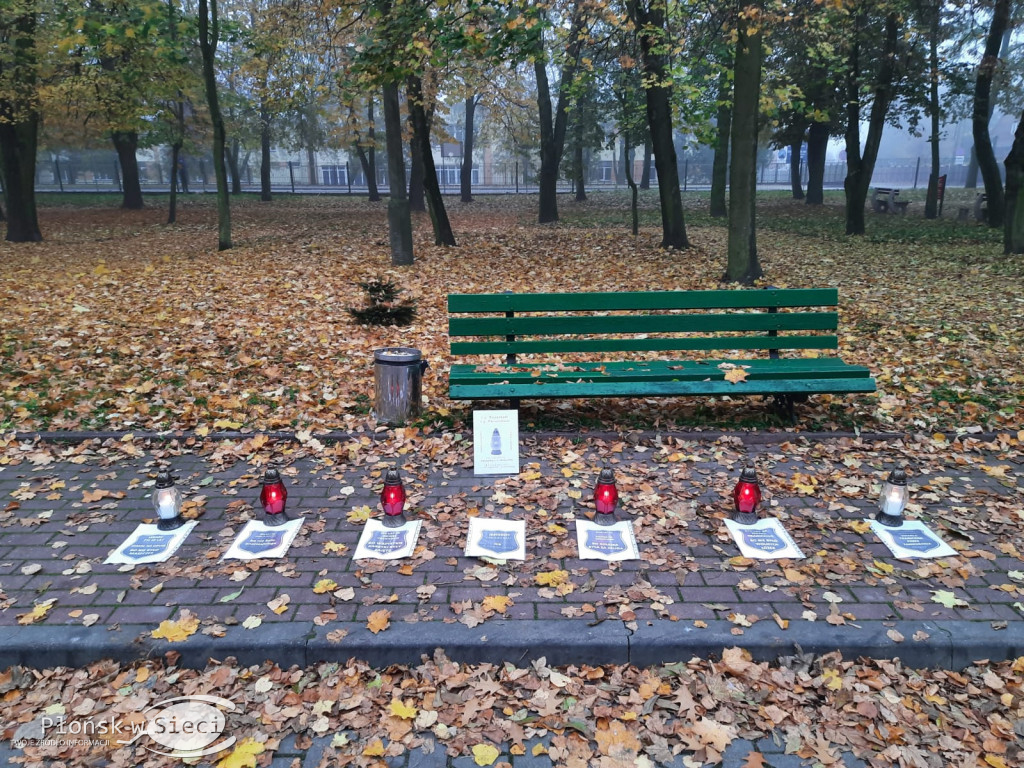 Płoną znicze przed płońskim szpitalem