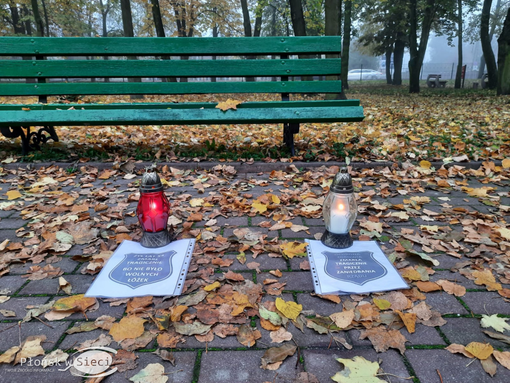 Płoną znicze przed płońskim szpitalem