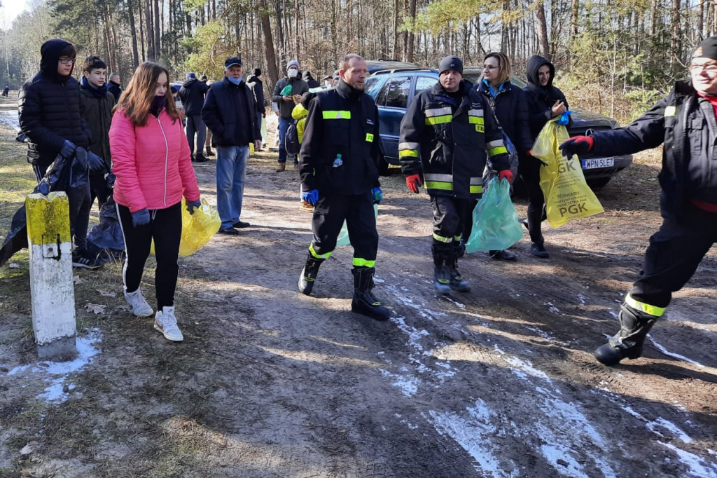Sobotnie sprzątanie sochocińskiego lasu