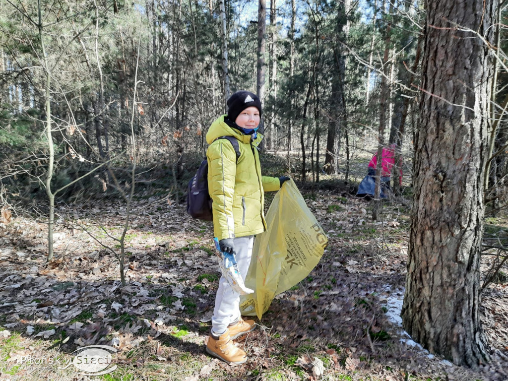 Sobotnie sprzątanie sochocińskiego lasu