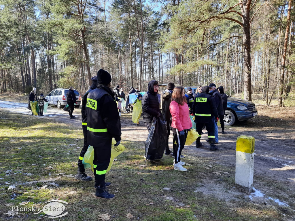 Sobotnie sprzątanie sochocińskiego lasu