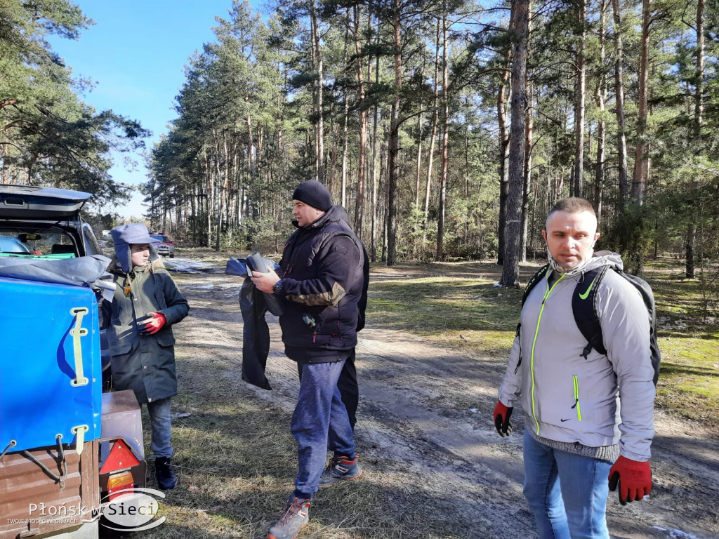 Sobotnie sprzątanie sochocińskiego lasu